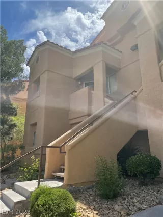 Photo #1: 2470239 Listing 