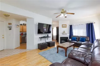 Photo #5: 2470242 Listing