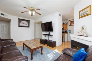 Photo #6: 2470242 Listing