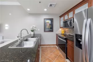 Photo #3: 2470251 Listing