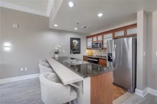 Photo #4: 2470251 Listing