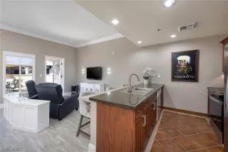 Photo #6: 2470251 Listing