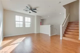 Photo #4: 2470252 Listing