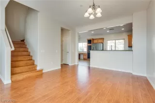 Photo #5: 2470252 Listing