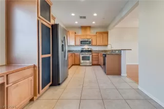 Photo #6: 2470252 Listing