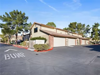 Photo #1: 2470266 Listing 
