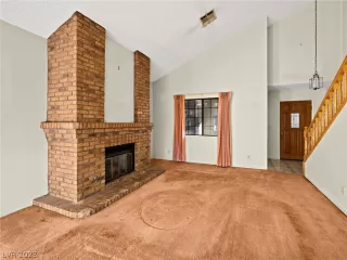 Photo #4: 2470266 Listing 