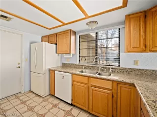 Photo #5: 2470266 Listing 