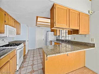 Photo #6: 2470266 Listing 