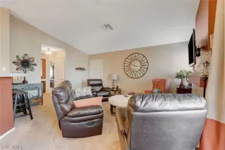 Photo #4: 2470288 Listing