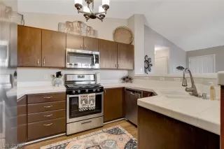 Photo #5: 2470288 Listing