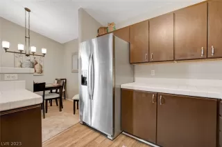 Photo #6: 2470288 Listing