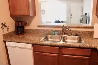 Photo #3: 2470294 Listing 