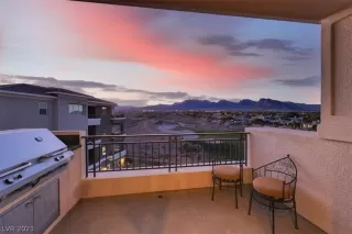 Photo #5: 2470330 Listing 