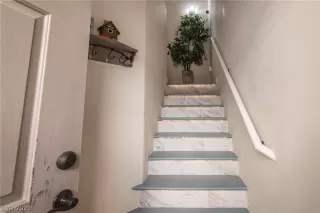 Photo #3: 2470339 Listing