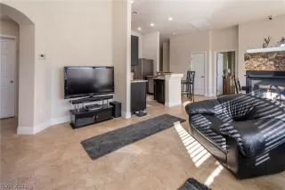 Photo #6: 2470339 Listing