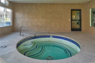 Photo #4: 2470344 Listing