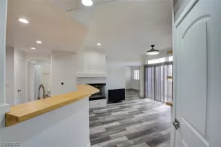 Photo #5: 2470347 Listing 