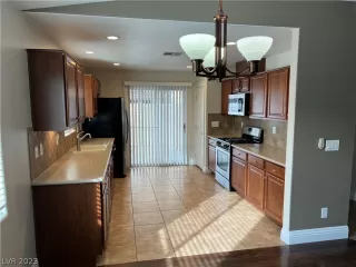 Photo #6: 2470370 Listing 