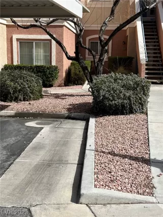 Photo #3: 2470375 Listing 