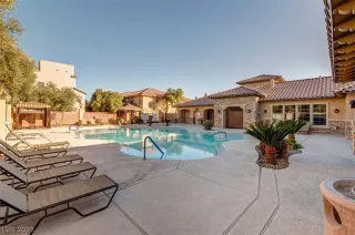 Photo #1: 2471400 Listing 