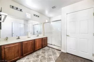 Photo #5: 2471418 Listing 