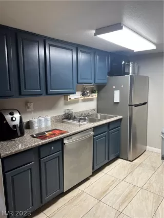 Photo #2: 2471421 Listing