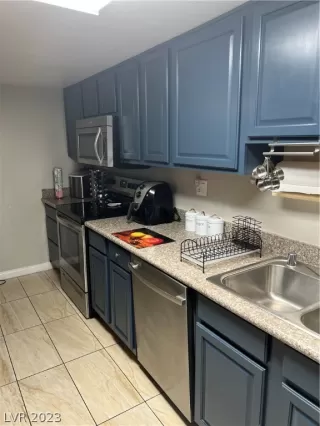 Photo #3: 2471421 Listing