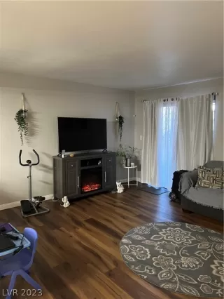 Photo #4: 2471421 Listing