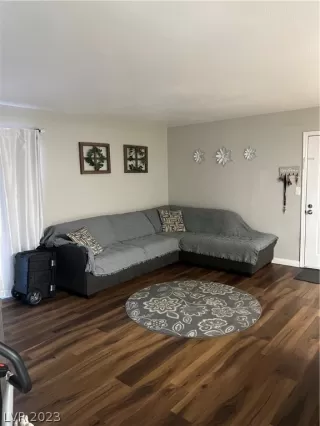 Photo #6: 2471421 Listing