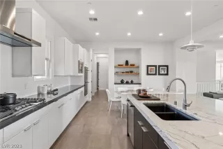 Photo #4: 2471422 Listing 