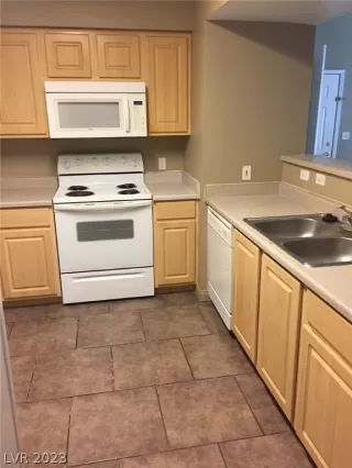 Photo #2: 2471458 Listing