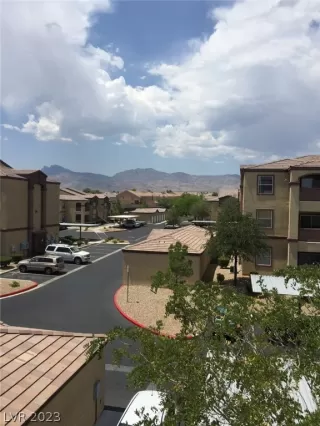 Photo #3: 2471458 Listing