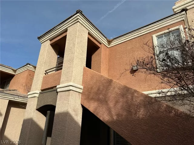 MLS: 2471481 Condo For Sale