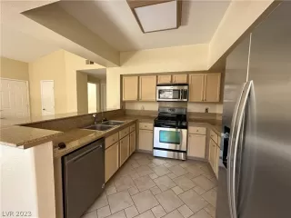 Photo #3: 2471481 Listing 