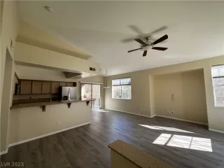 Photo #5: 2471481 Listing 