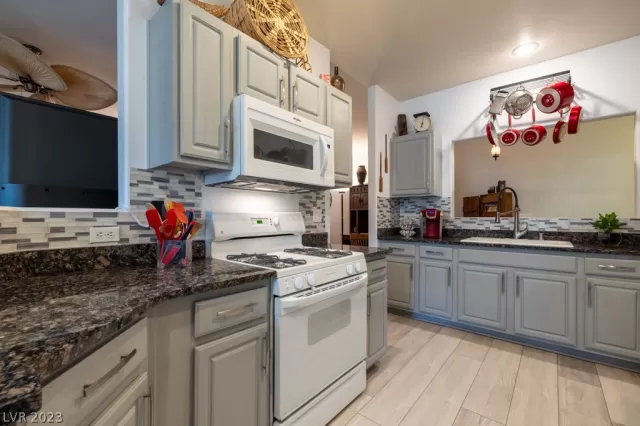 MLS: 2471482 Condo For Sale