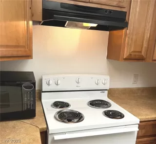 Photo #2: 2471484 Listing