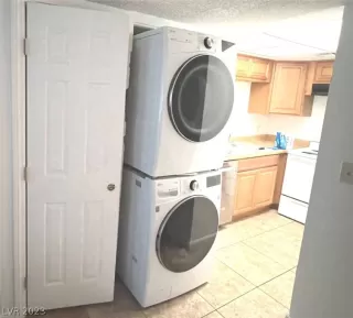 Photo #5: 2471484 Listing