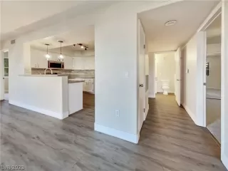 Photo #4: 2471494 Listing