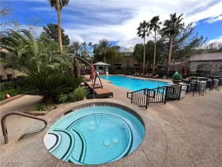 Photo #5: 2471505 Listing 