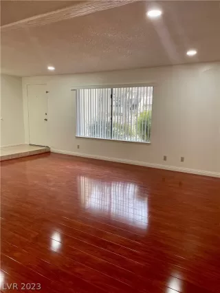 Photo #1: 2471510 Listing 