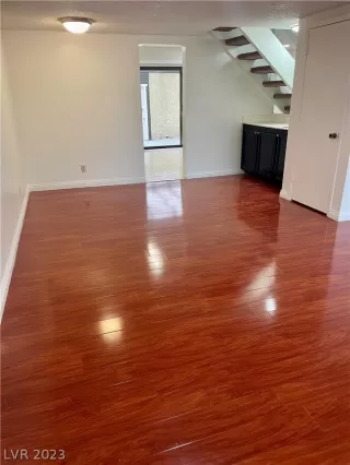 Photo #2: 2471510 Listing 