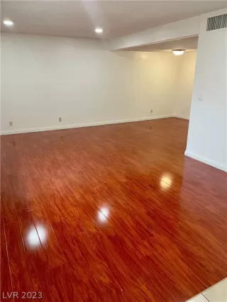 Photo #3: 2471510 Listing 