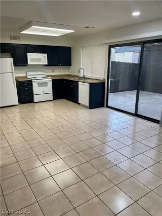 Photo #5: 2471510 Listing 