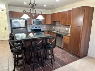 Photo #1: 2471515 Listing 