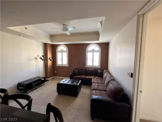 Photo #3: 2471515 Listing 