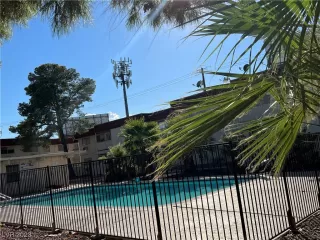 Photo #3: 2471516 Listing