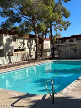 Photo #2: 2471517 Listing