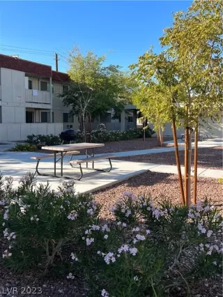 Photo #3: 2471520 Listing